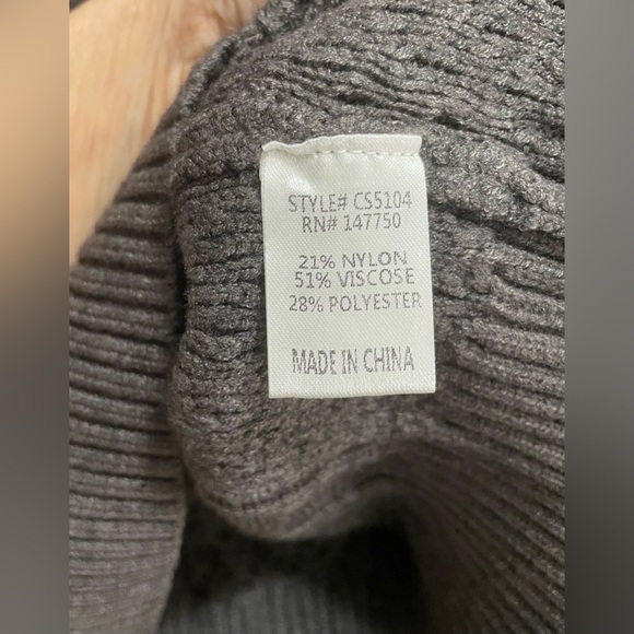 🌟Host Pick🌟Soft Sweater S w/brass buttons - Picture 6 of 7